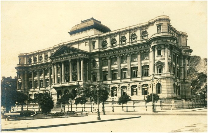 Old photo of the facade of the National Library of Rio de Janeiro
